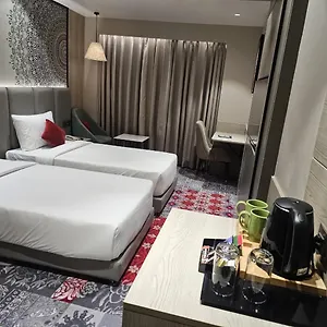 Hotel Crystal, Agra (Uttar Pradesh)